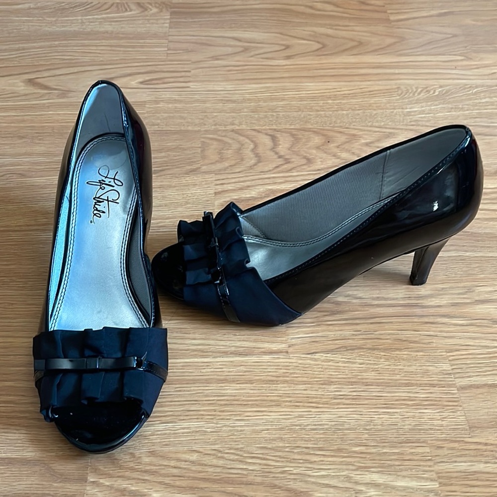 Black high heels 7 1/2 W